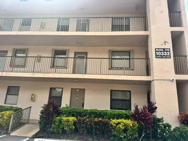 10332 Sunrise Lakes Blvd # 106, Sunrise, FL 33322