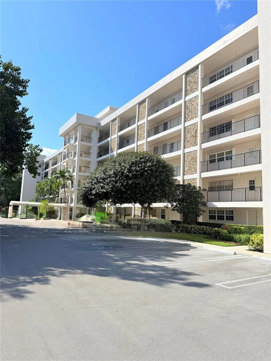 2801 N Palm Aire Drive # 604, Pompano Beach, FL 33069