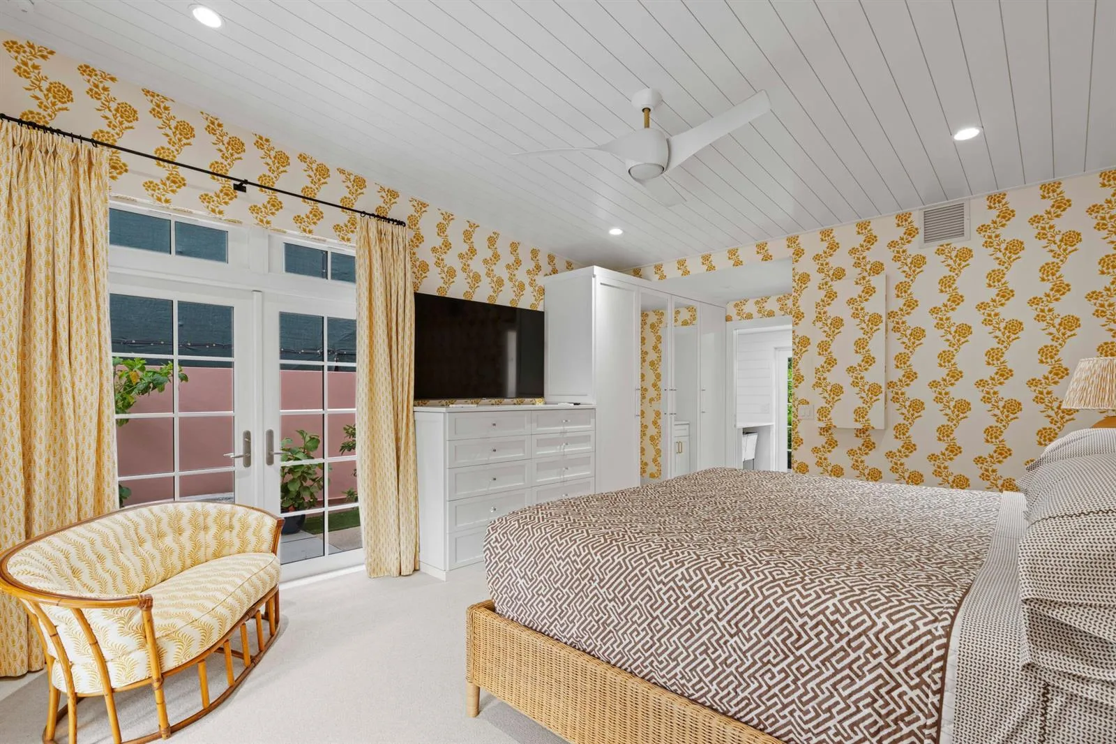 142 Peruvian Avenue # 102, Palm Beach, FL 33480 photo 12