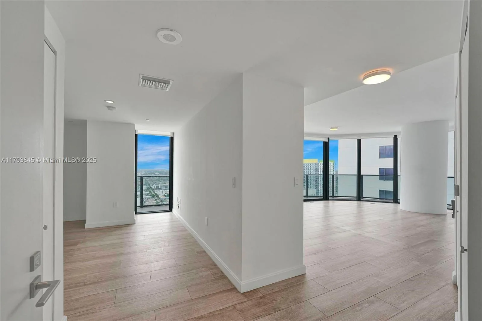 55 SW 9th St # 4008, Miami, FL 33130 photo 2