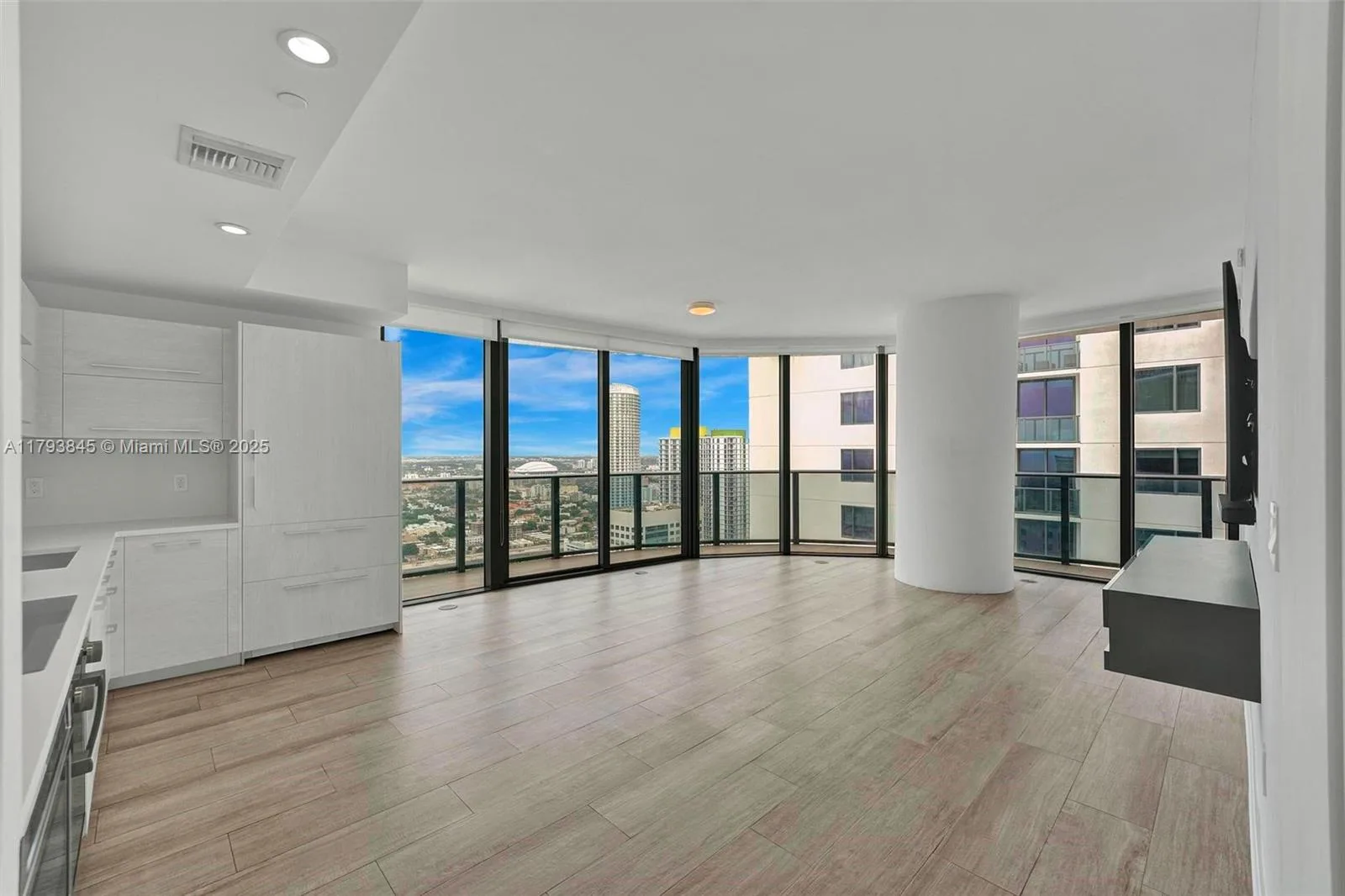 55 SW 9th St # 4008, Miami, FL 33130 photo 4