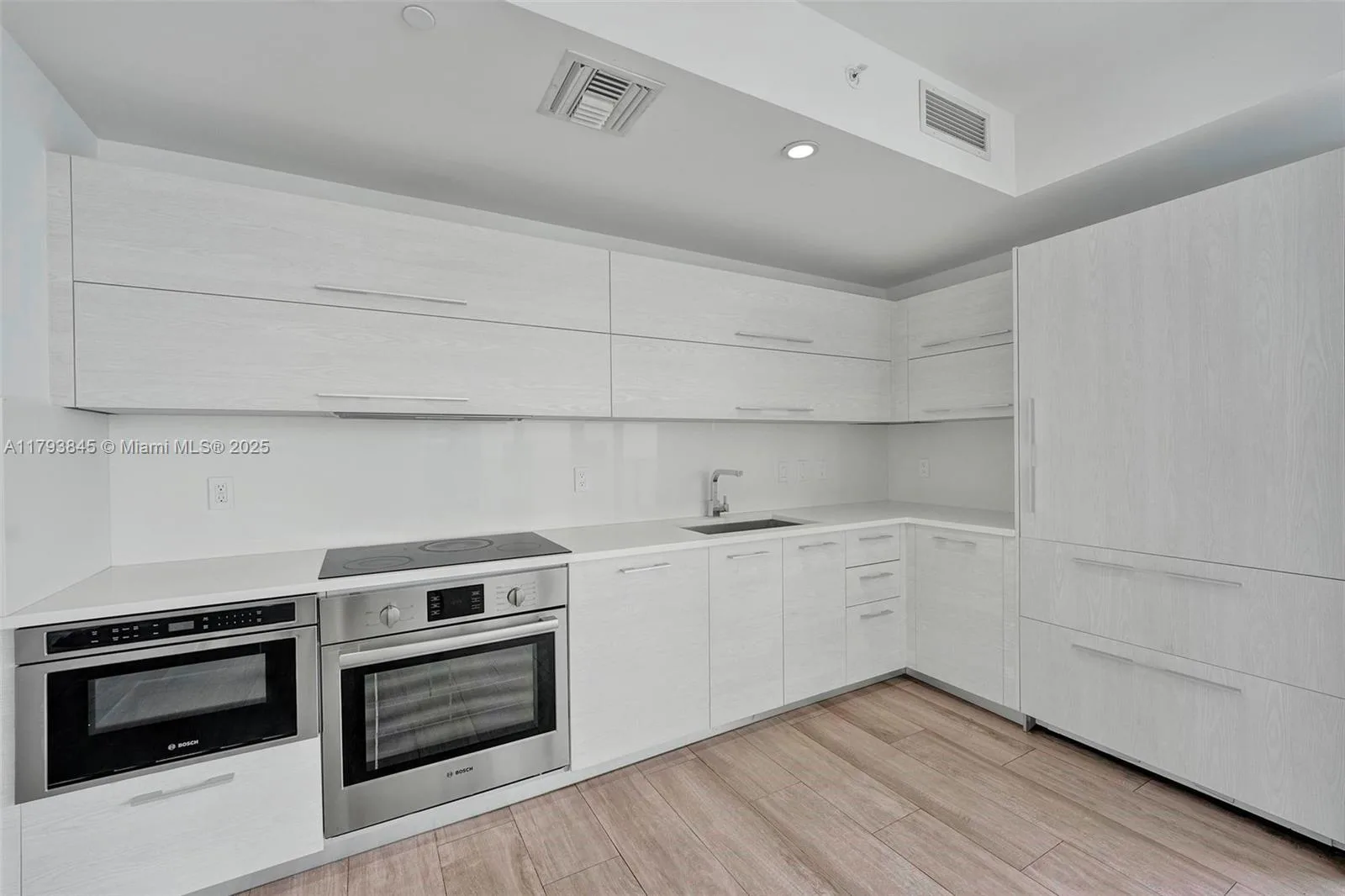 55 SW 9th St # 4008, Miami, FL 33130 photo 6