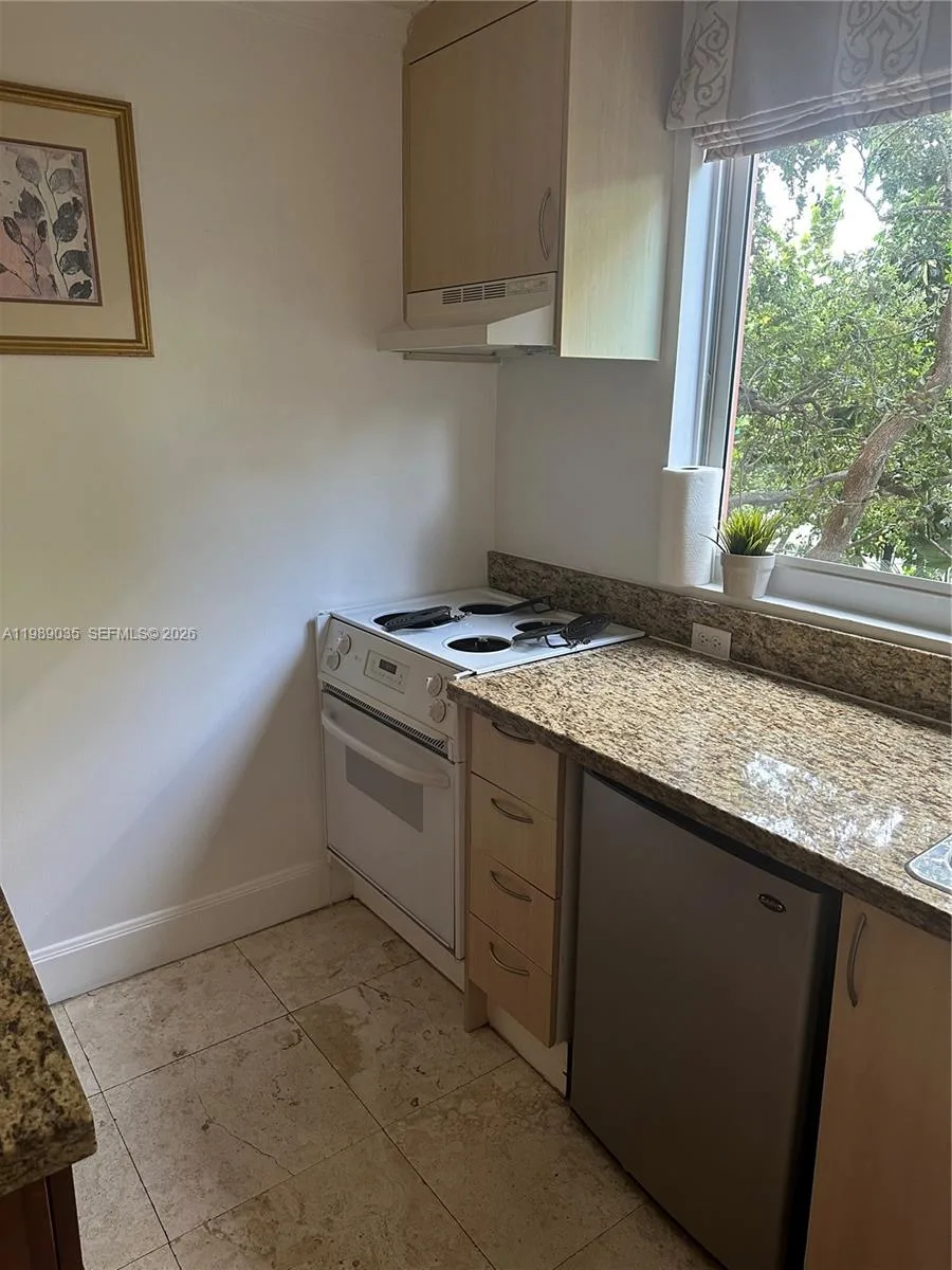 2951 S Bayshore Dr # 417, Miami, FL 33133