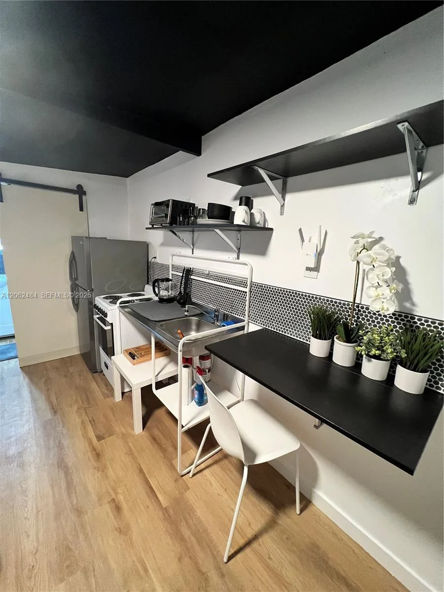 1337 NE 3rd Ave # 4, Fort Lauderdale, FL 33304