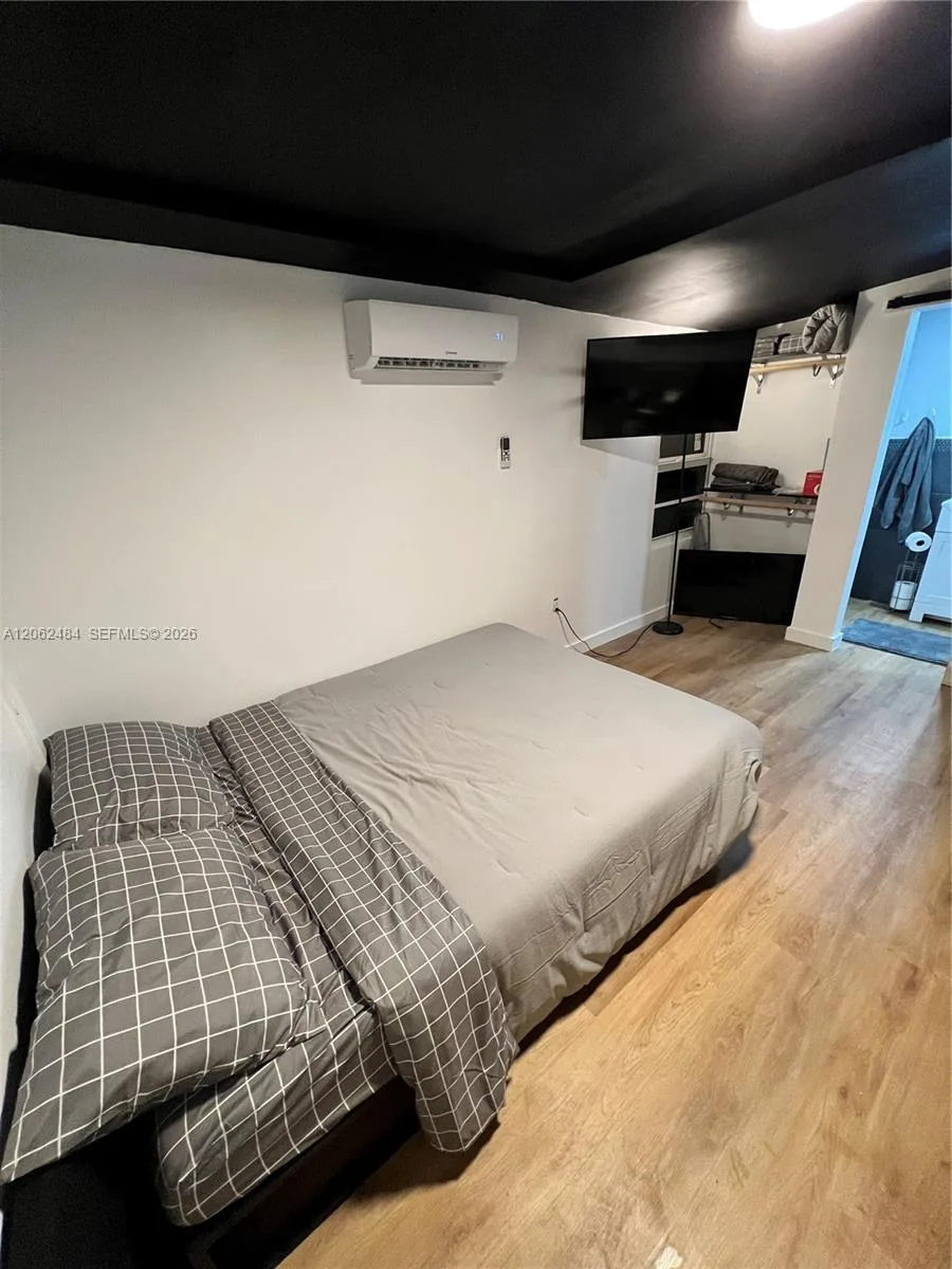 1337 NE 3rd Ave # 4, Fort Lauderdale, FL 33304 photo 4