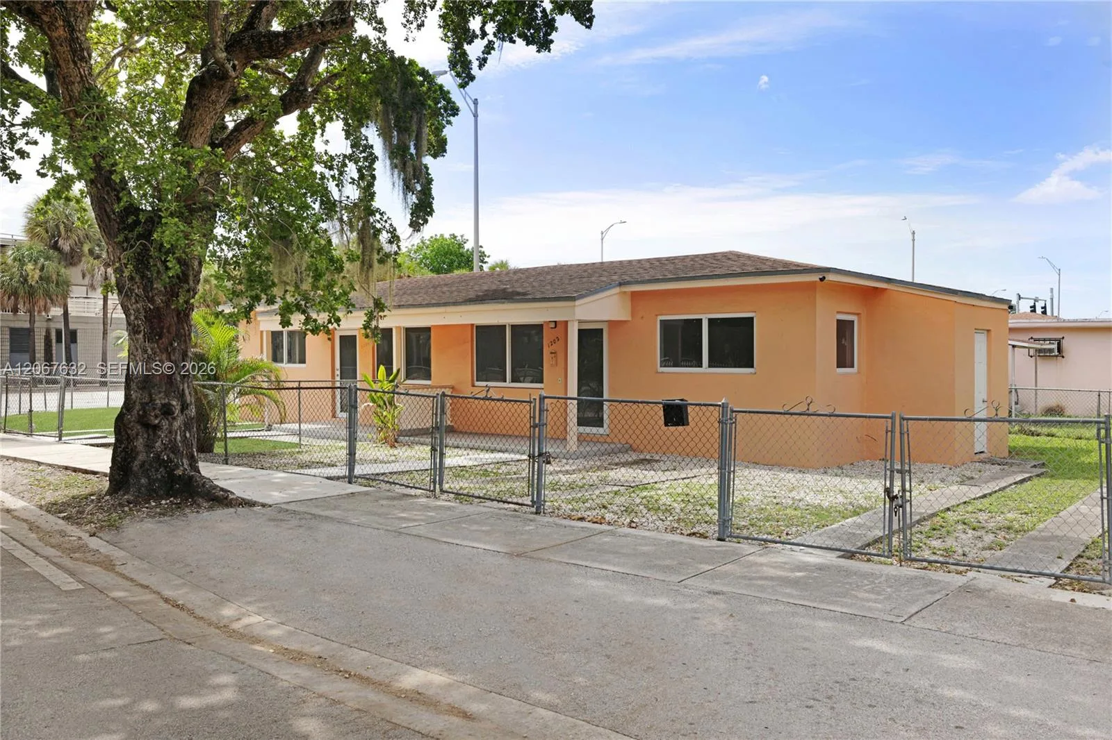 1202 NW 34th St # 1200, Miami, FL 33142 — zdjęcie 2