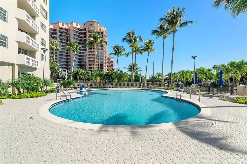 90 Edgewater Dr # 614, Coral Gables, FL 33133 photo 4