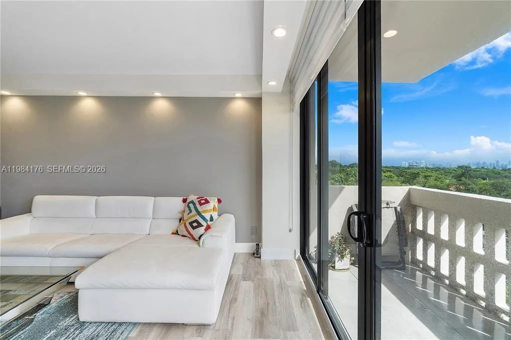 90 Edgewater Dr # 614, Coral Gables, FL 33133 photo 8