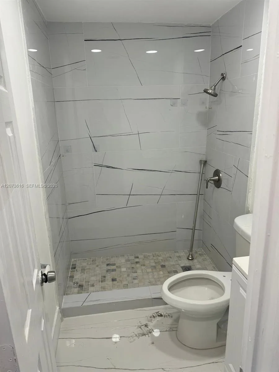 2500 NW 91st St, Miami, FL 33147 photo 13