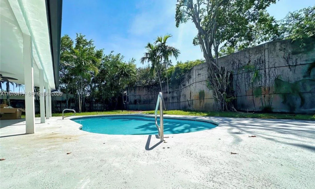21020 NE 18th Ct, Miami, FL 33179 photo 9