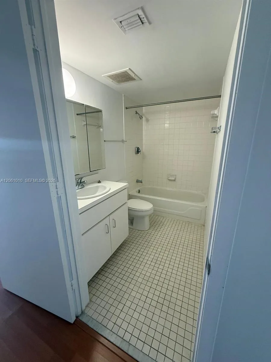 5737 SW 72nd St # 5737, South Miami, FL 33143 photo 3