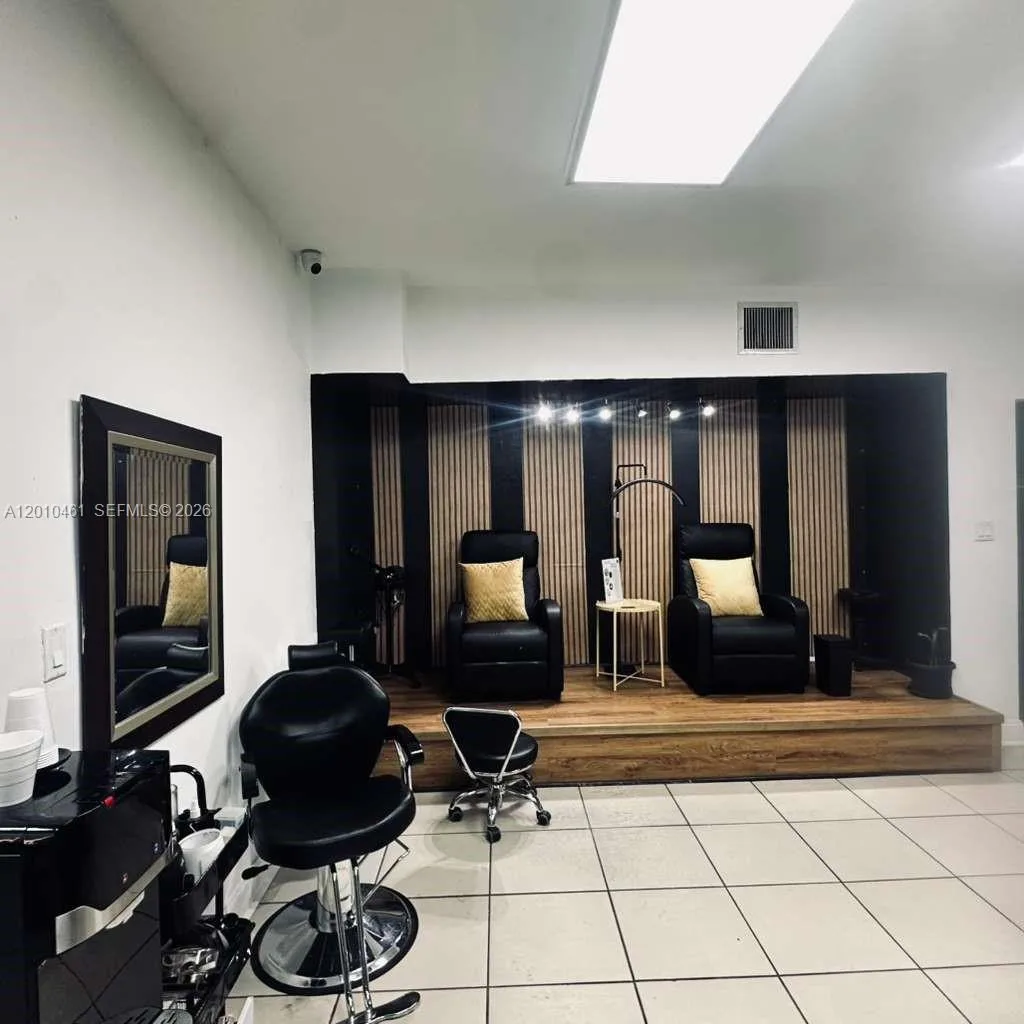 9610 Fontainebleau Blvd, Miami, FL 33172 photo 3