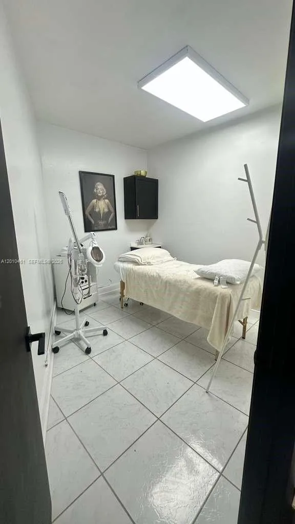 9610 Fontainebleau Blvd, Miami, FL 33172 photo 8