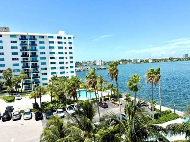 7501 E Treasure Dr # 5H, North Bay Village, FL 33141