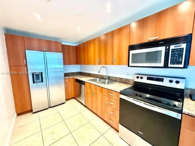 7501 E Treasure Dr # 5H, North Bay Village, FL 33141 photo 4