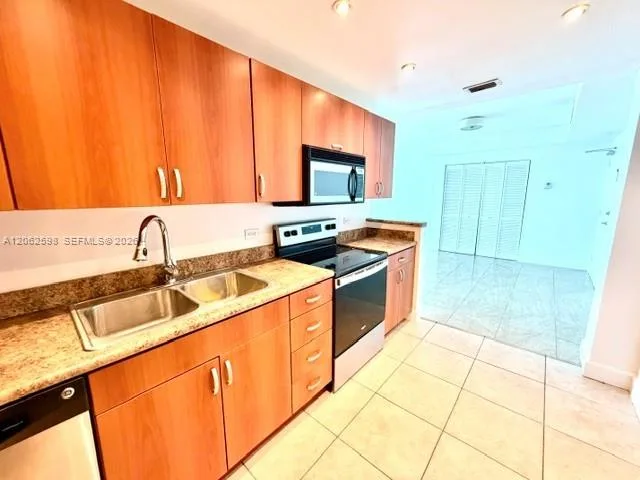 7501 E Treasure Dr # 5H, North Bay Village, FL 33141 photo 5