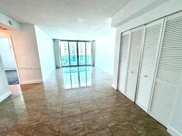 7501 E Treasure Dr # 5H, North Bay Village, FL 33141 photo 6