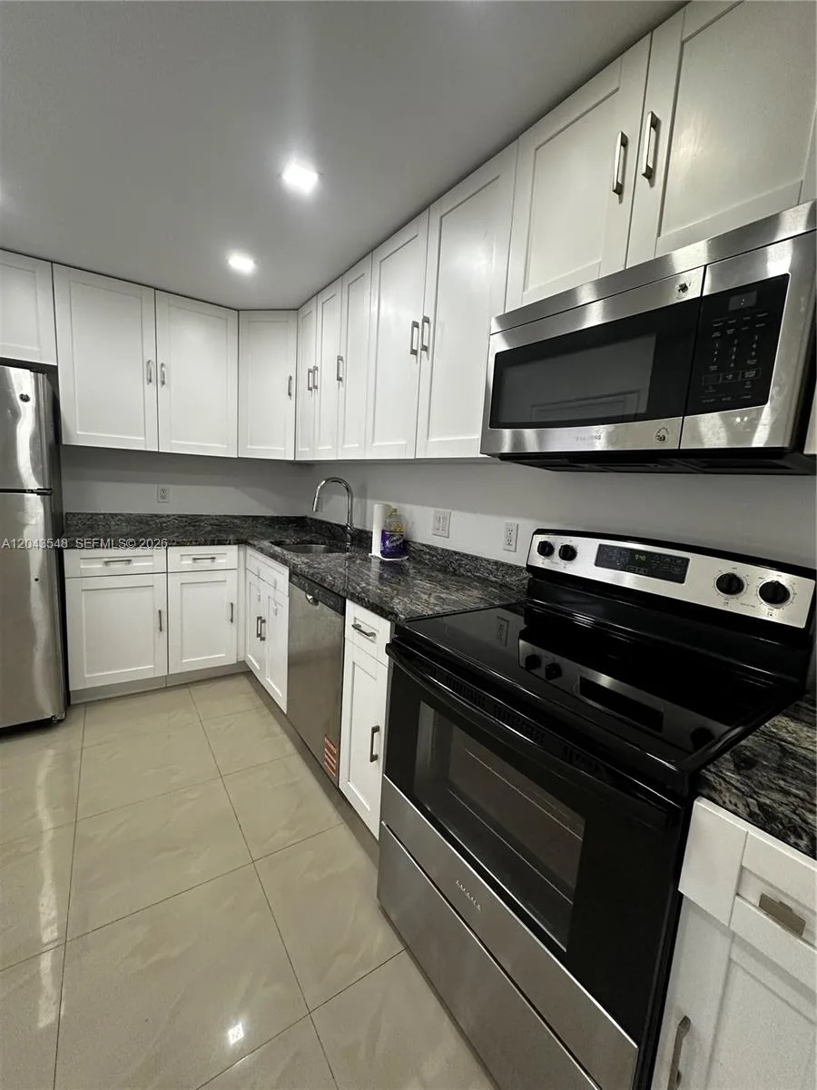 3475 N Country Club Dr # 315, Aventura, FL 33180 photo 2