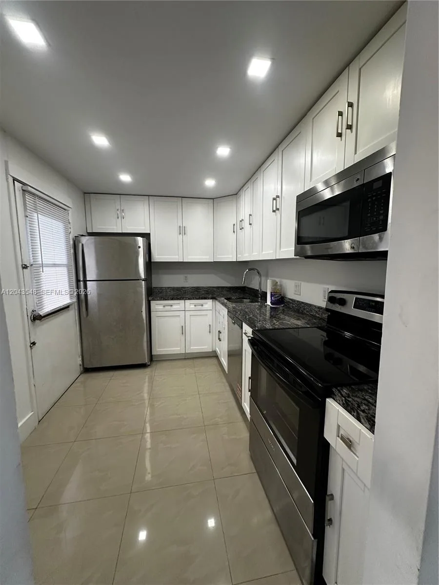 3475 N Country Club Dr # 315, Aventura, FL 33180 photo 3