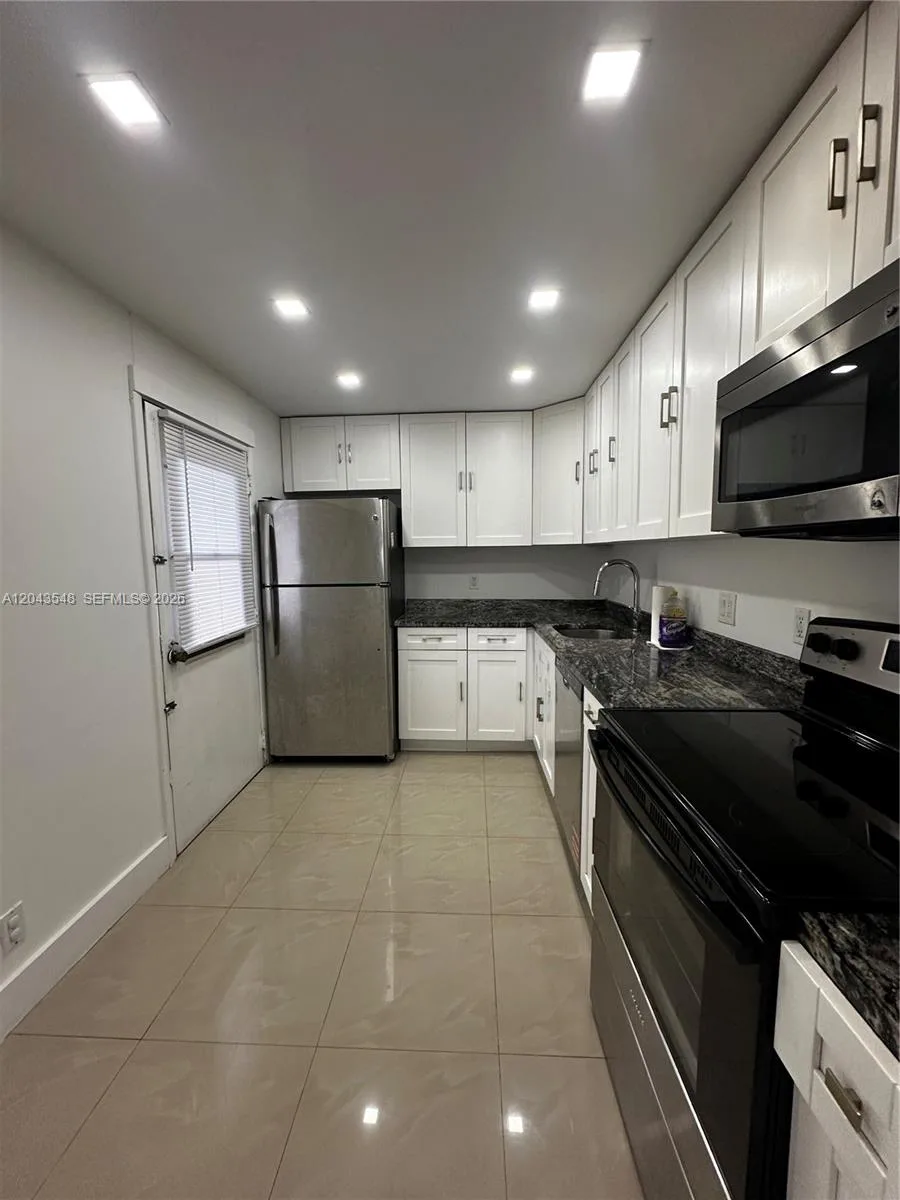 3475 N Country Club Dr # 315, Aventura, FL 33180 photo 4