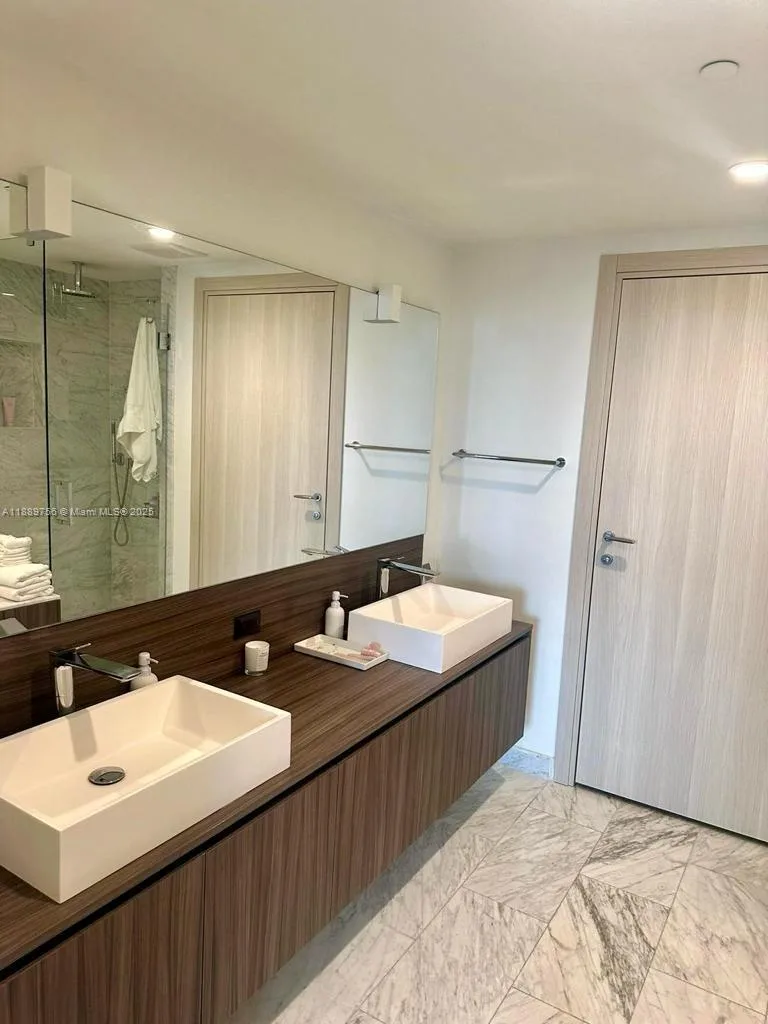 1000 Brickell Plz # 2310, Miami, FL 33131 photo 4