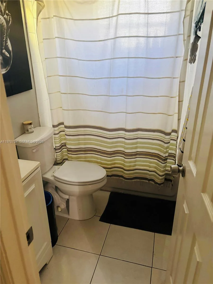 355 NW 32nd St, Oakland Park, FL 33309 photo 13