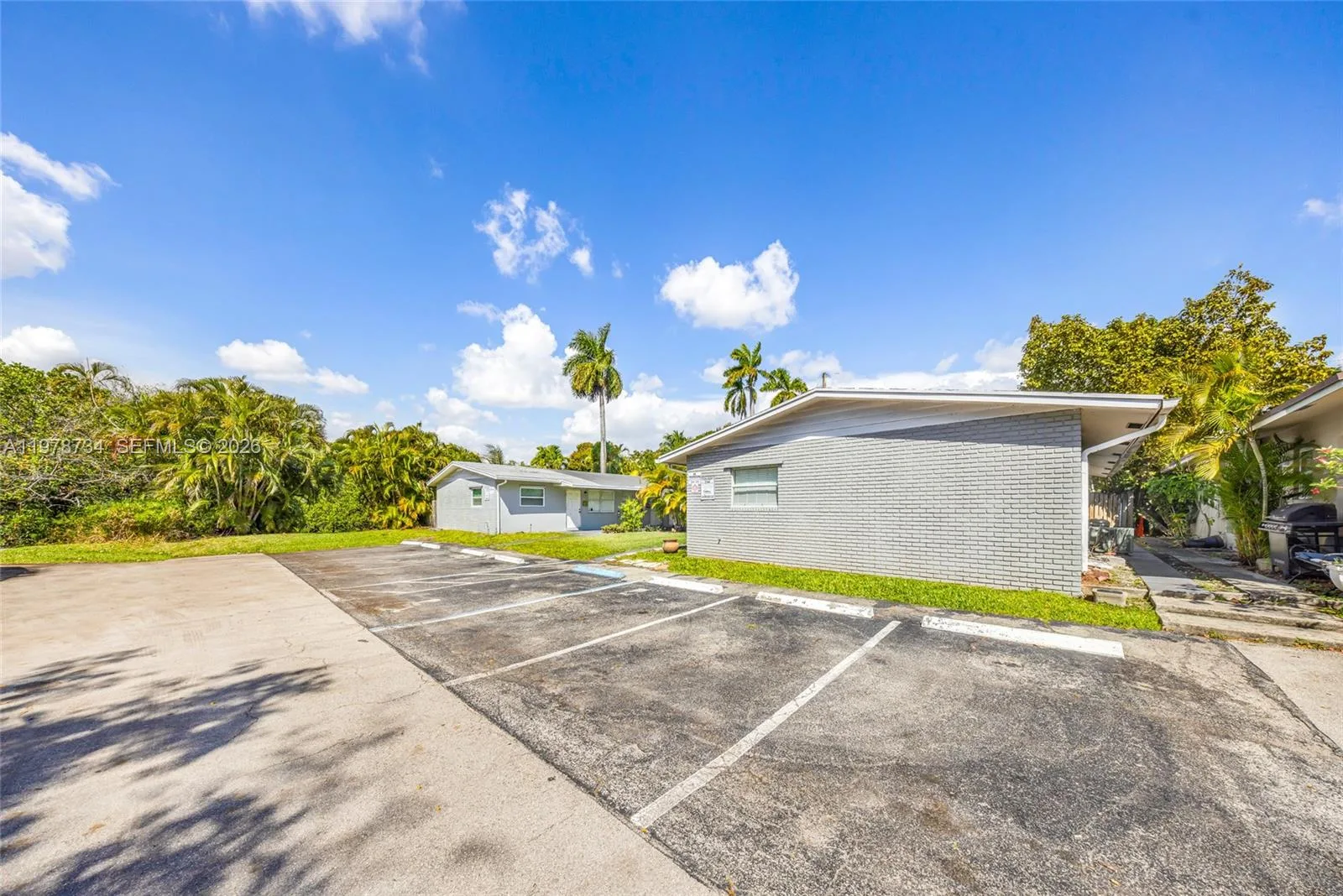 355 NW 32nd St, Oakland Park, FL 33309 photo 2