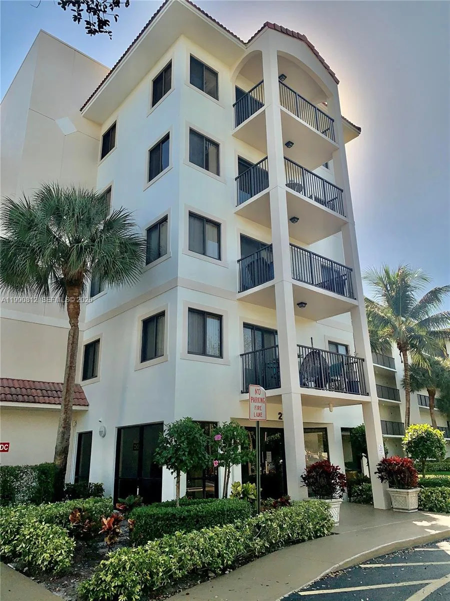2105 Lavers Cir # 501, Delray Beach, FL 33444 photo 3