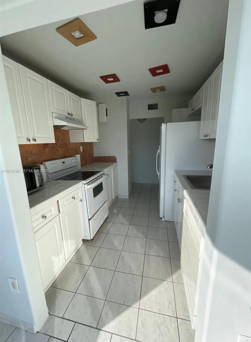 250 180th Dr # 510, Sunny Isles Beach, FL 33160 photo 11
