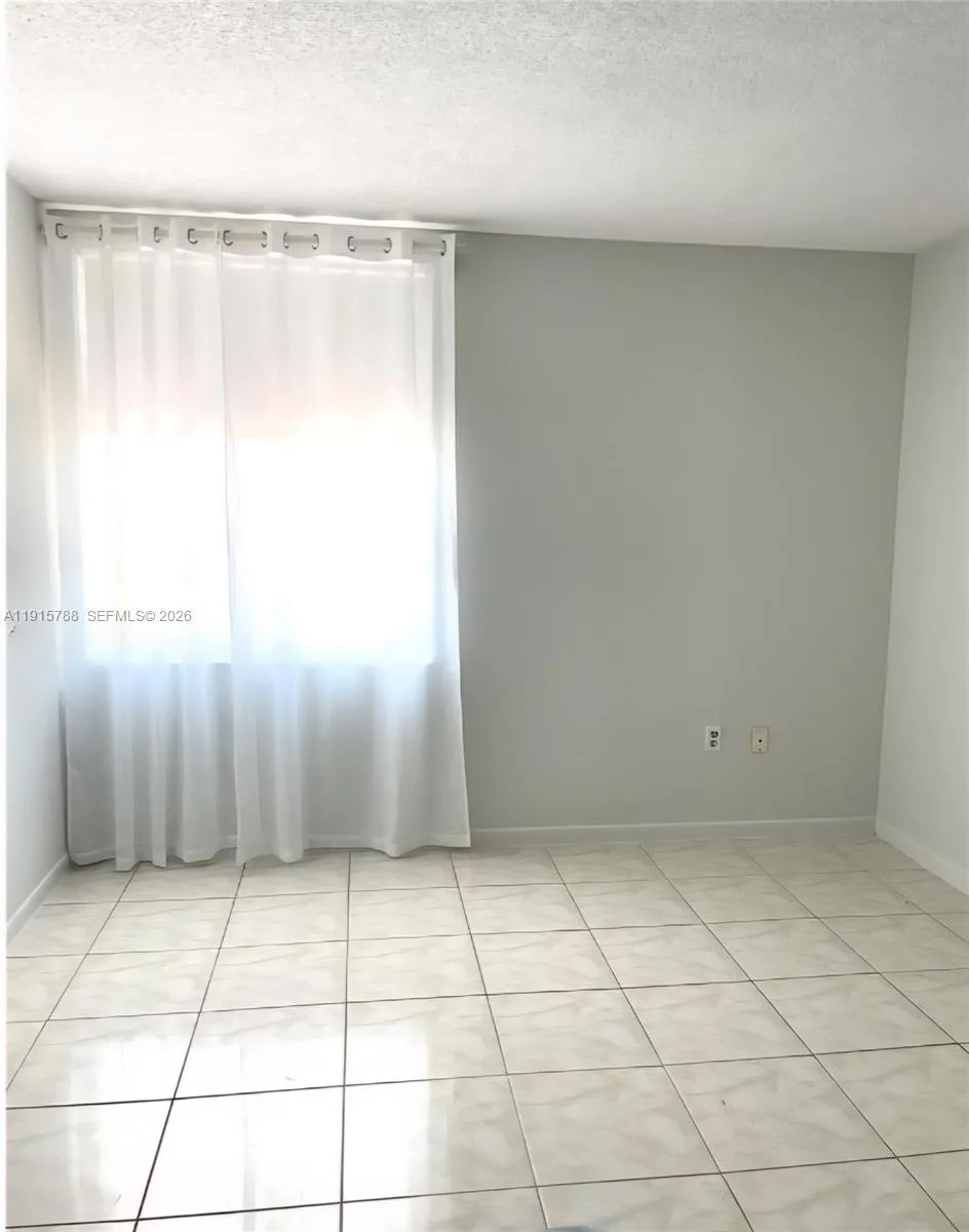 250 180th Dr # 510, Sunny Isles Beach, FL 33160 photo 12