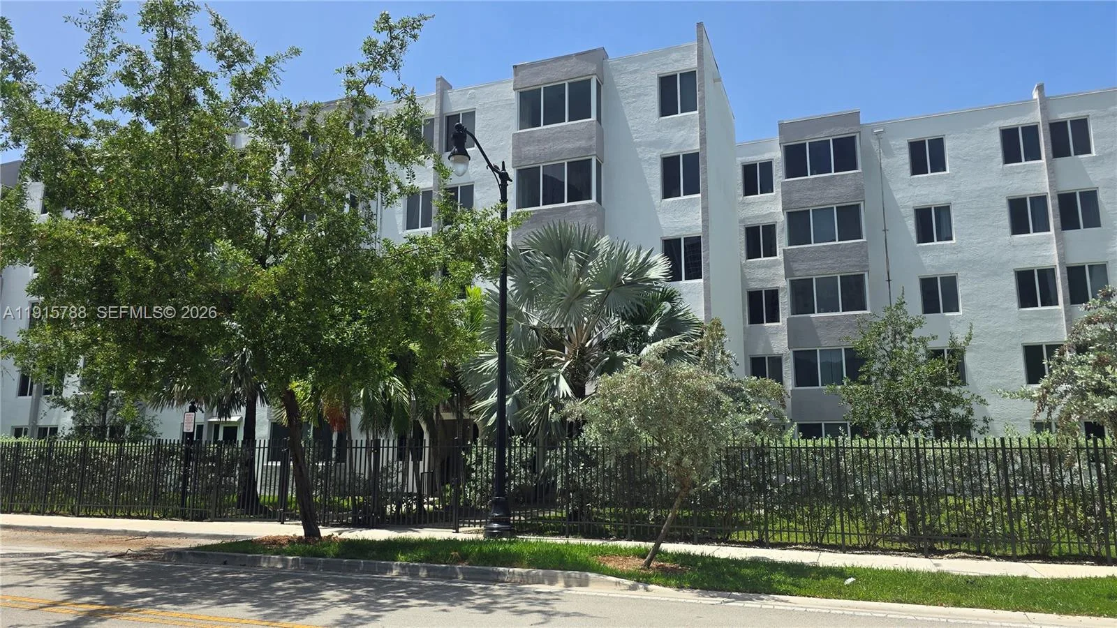 250 180th Dr # 510, Sunny Isles Beach, FL 33160 photo 2