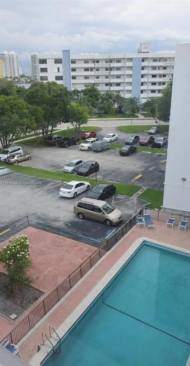 250 180th Dr # 510, Sunny Isles Beach, FL 33160 photo 4