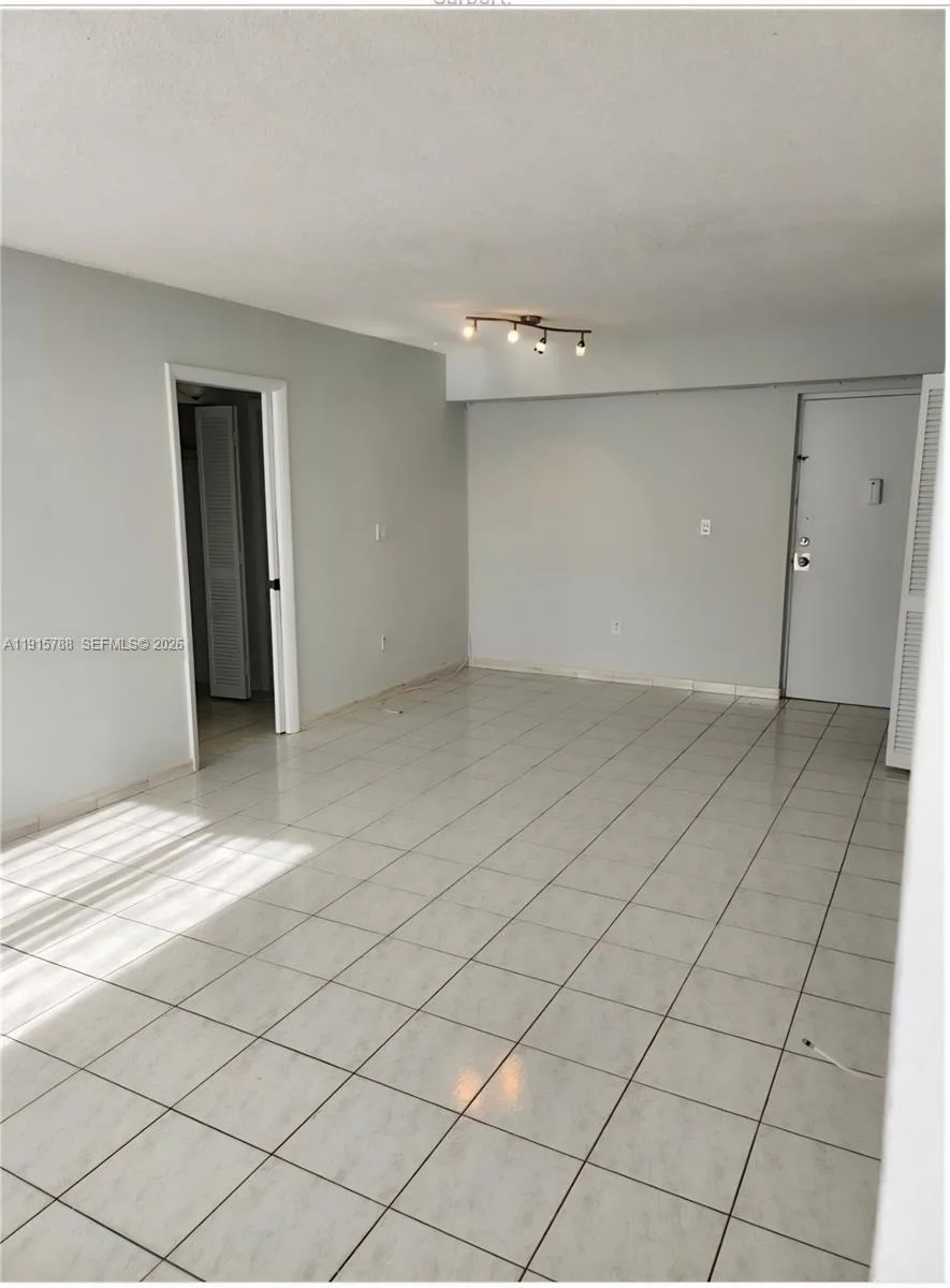 250 180th Dr # 510, Sunny Isles Beach, FL 33160 photo 8
