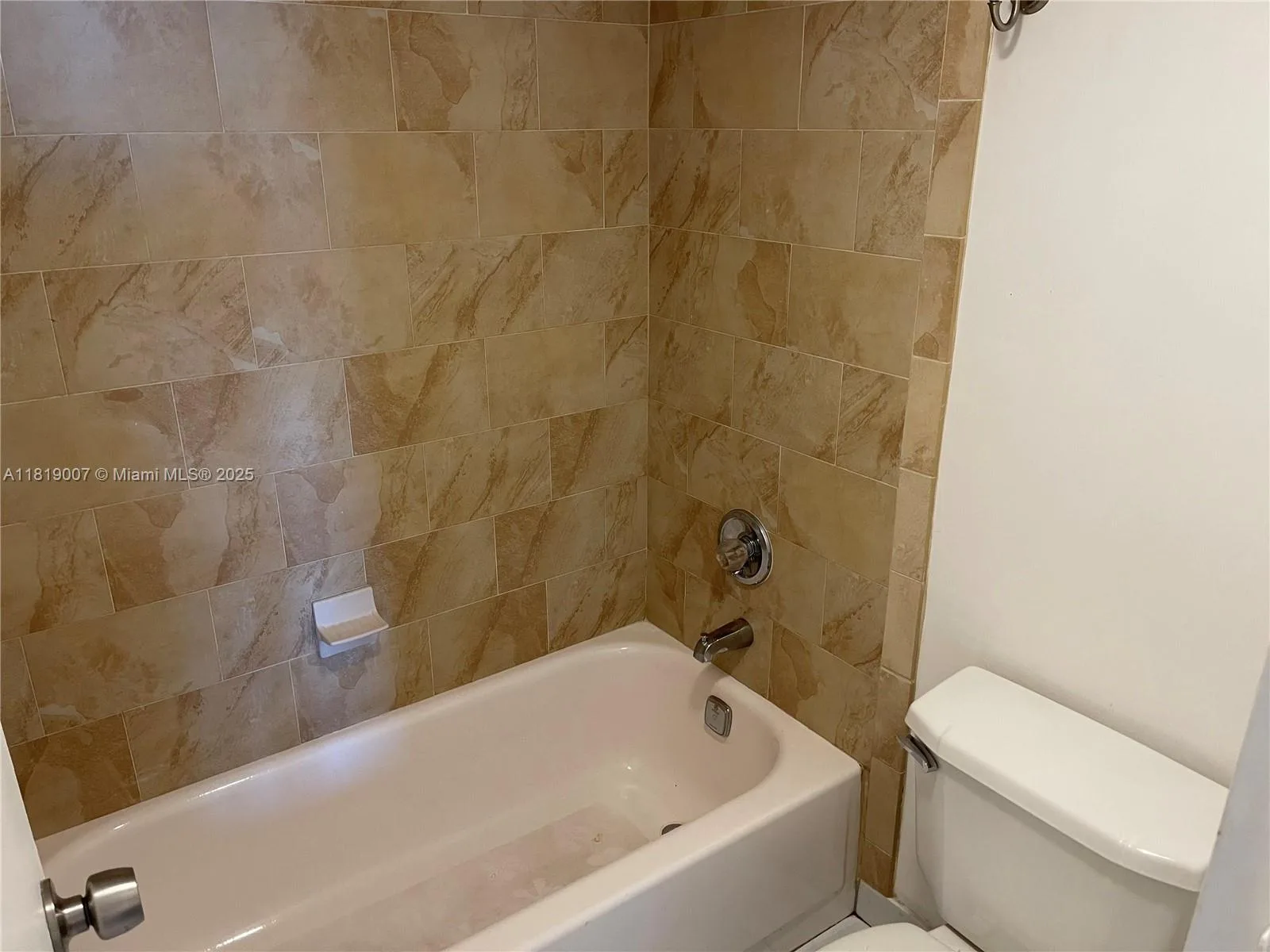 100 Bayview Dr # 812, Sunny Isles Beach, FL 33160 photo 11