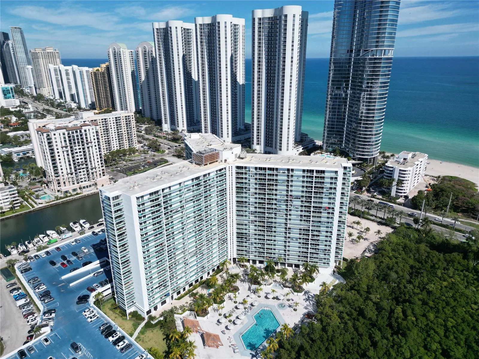 100 Bayview Dr # 812, Sunny Isles Beach, FL 33160 photo 2