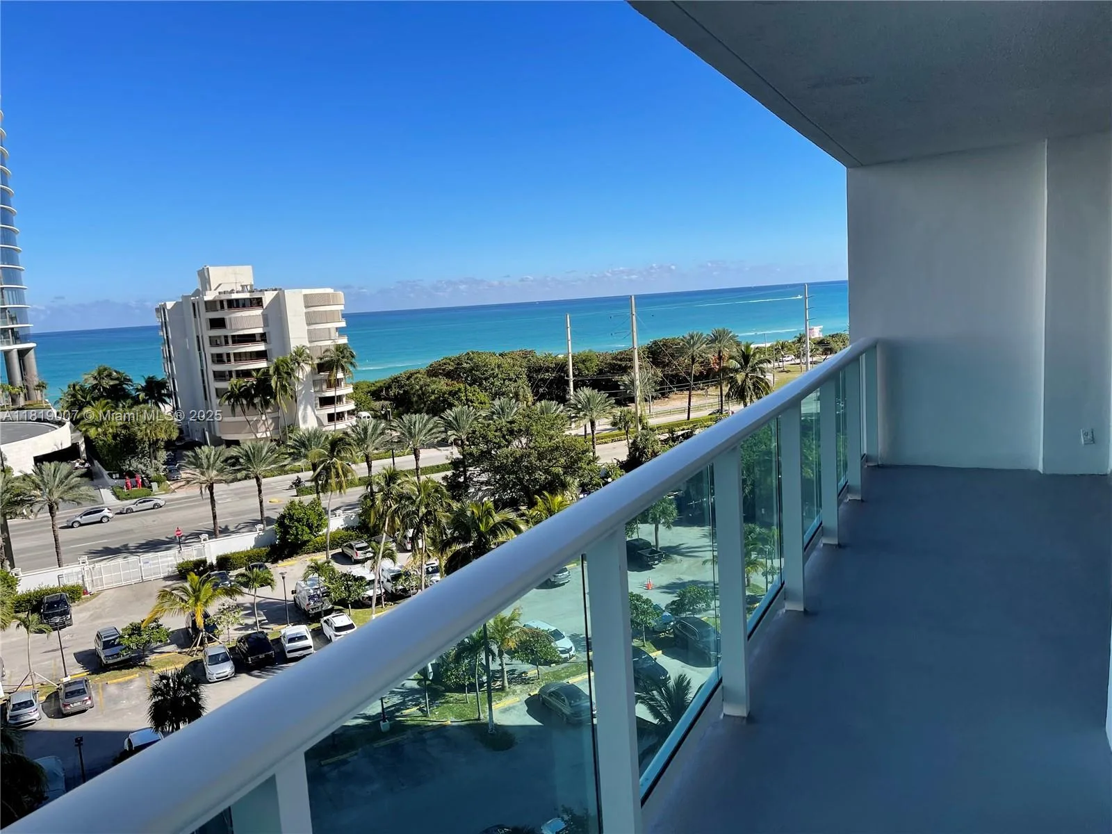 100 Bayview Dr # 812, Sunny Isles Beach, FL 33160 photo 3