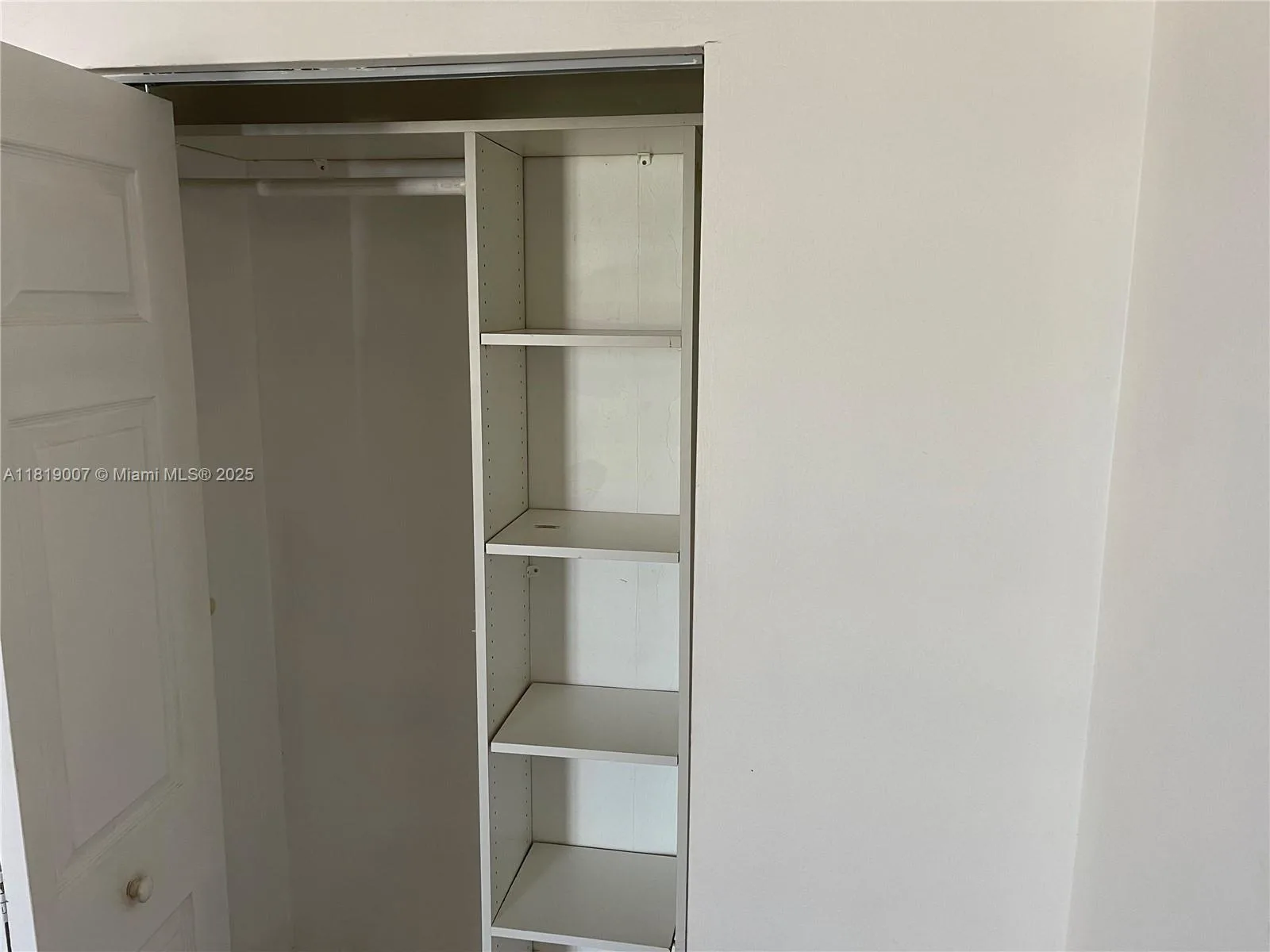 100 Bayview Dr # 812, Sunny Isles Beach, FL 33160 photo 8