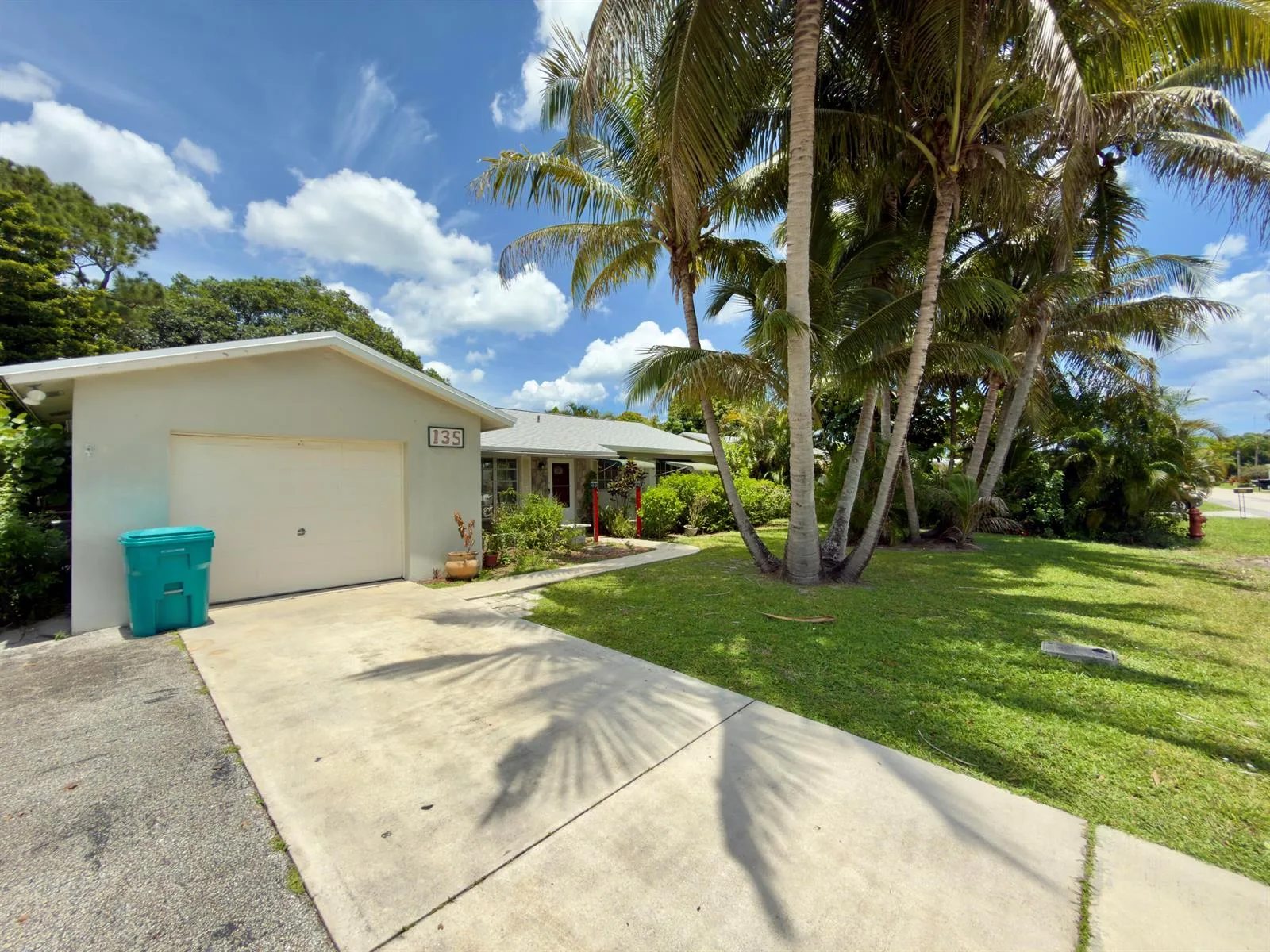 135 SE 26TH Avenue, Boynton Beach, FL 33435 photo 2