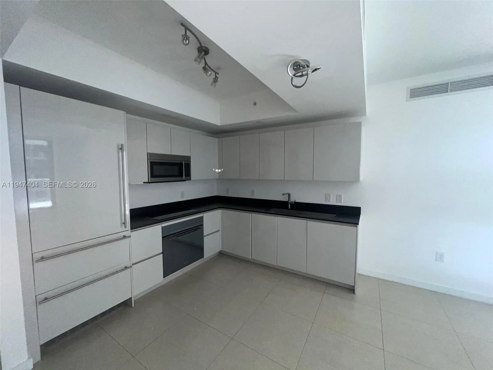 1010 Brickell Ave # 2406, Miami, FL 33131 photo 9