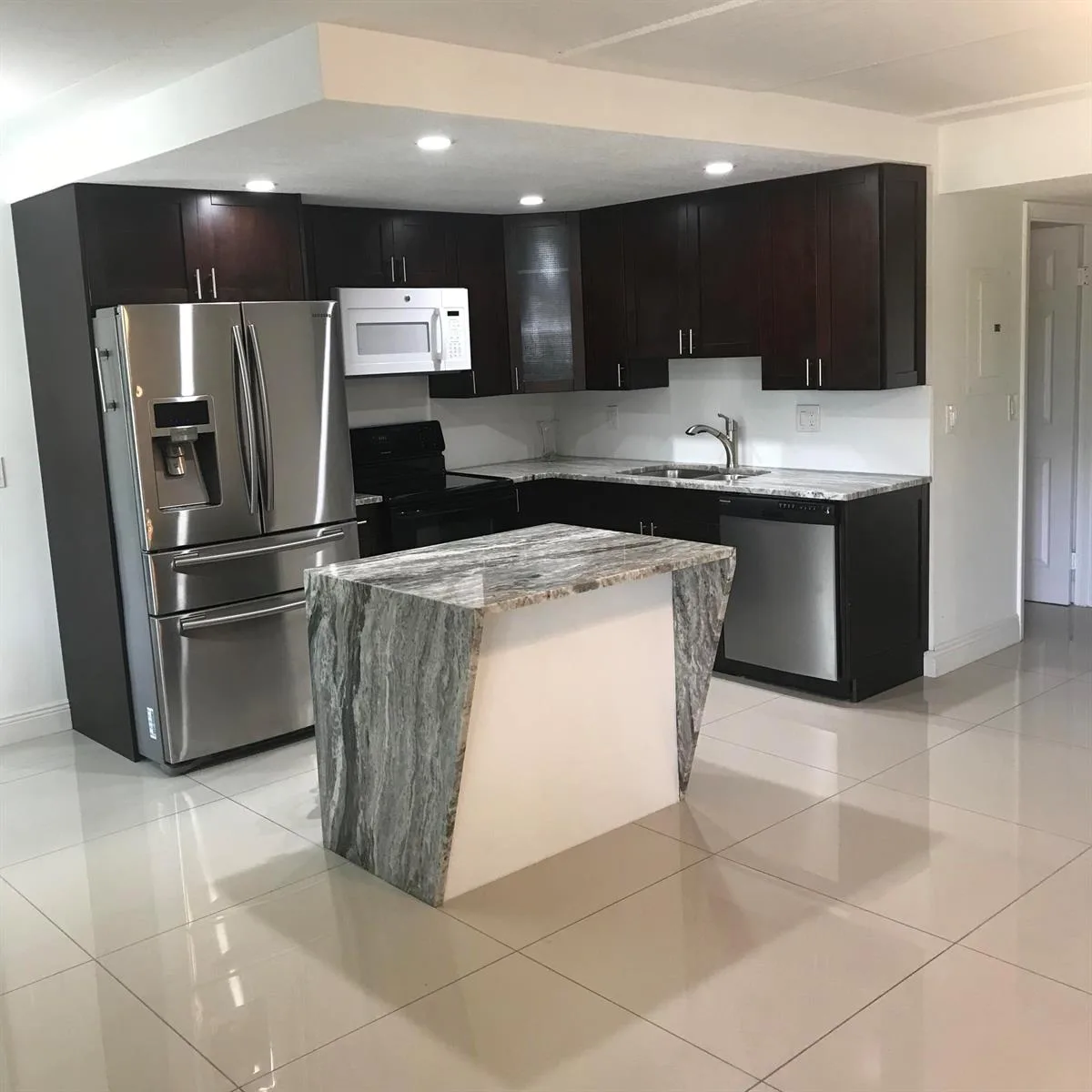 2000 SPRINGDALE Boulevard # 210, Palm Springs, FL 33461