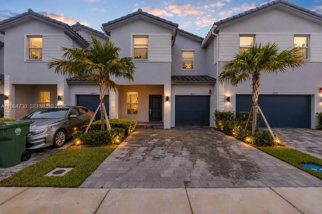 18414 SW 2nd St, Pembroke Pines, FL 33029