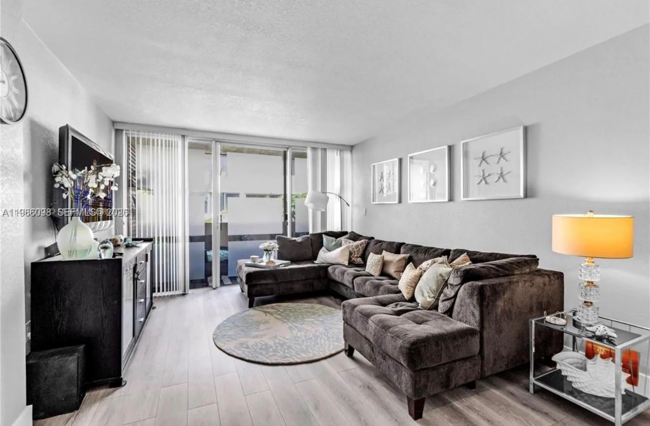 830 NW 87th Ave # 303, Miami, FL 33172 photo 2
