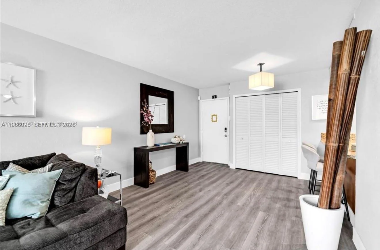 830 NW 87th Ave # 303, Miami, FL 33172 photo 3