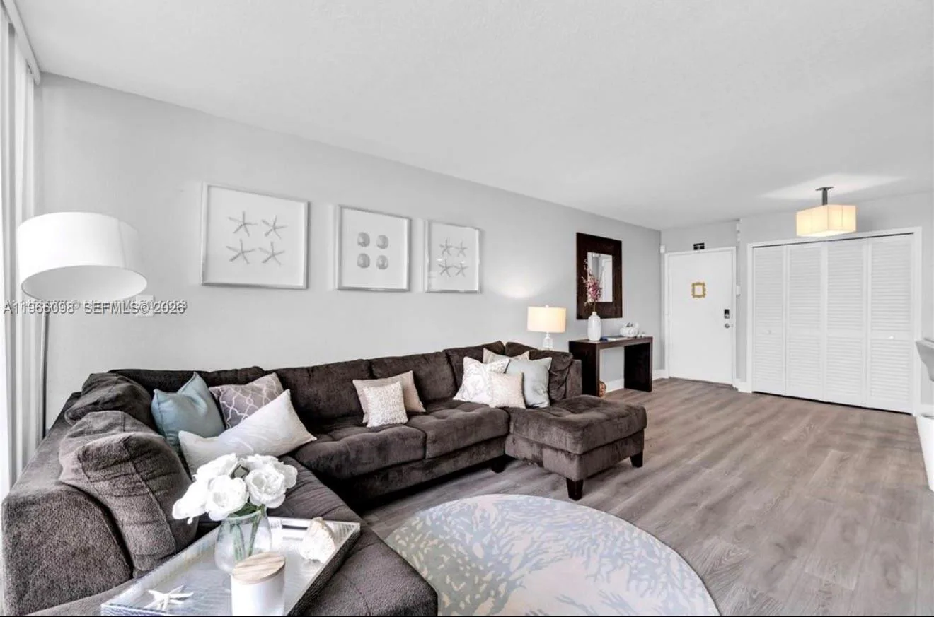 830 NW 87th Ave # 303, Miami, FL 33172 photo 4
