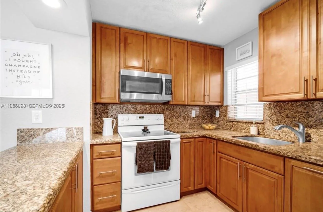 830 NW 87th Ave # 303, Miami, FL 33172 photo 6
