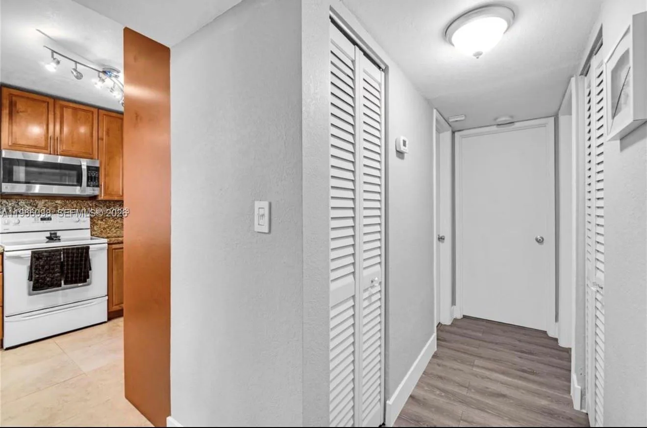 830 NW 87th Ave # 303, Miami, FL 33172 photo 8