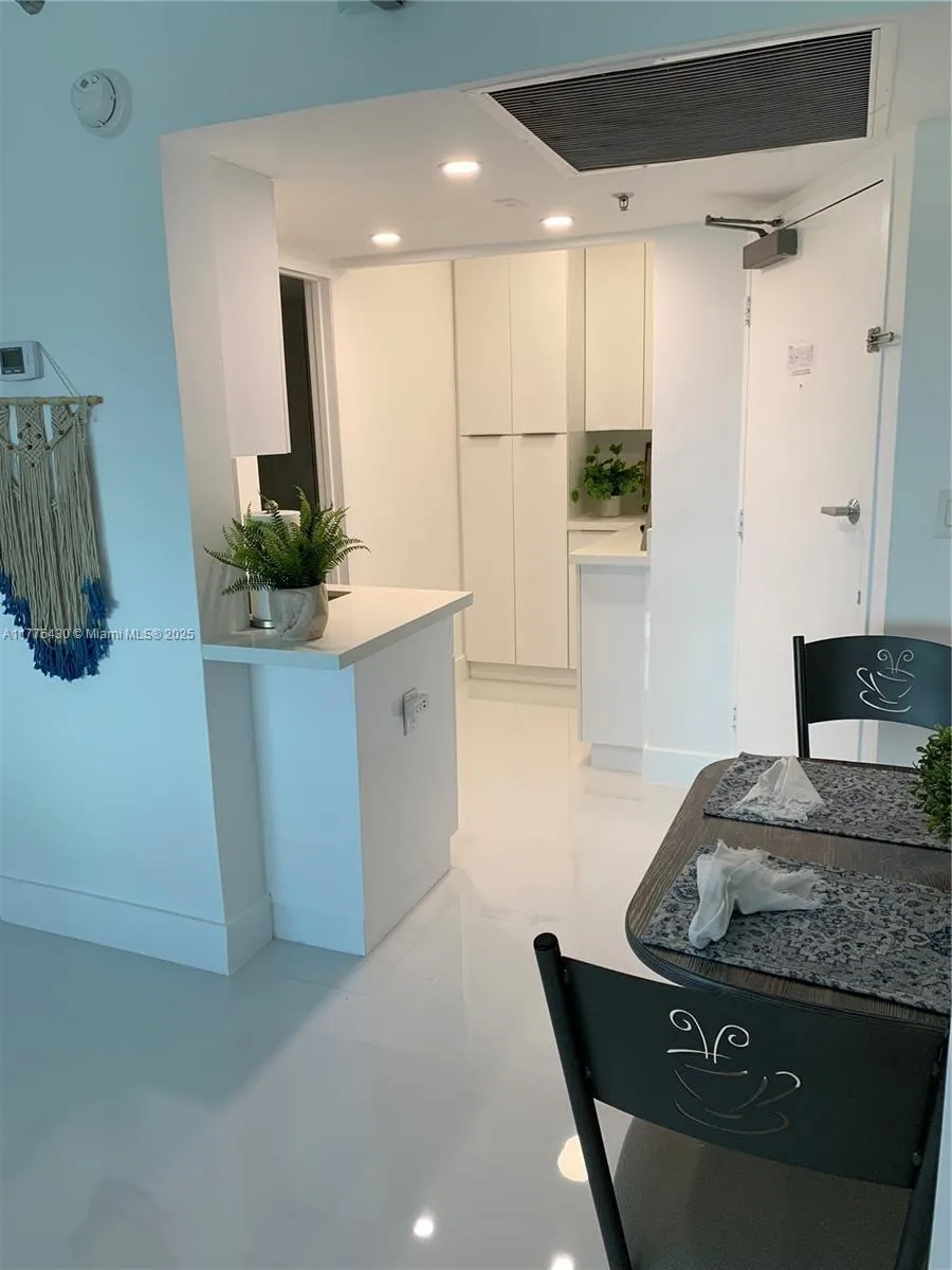 5445 Collins Ave # 1520, Miami Beach, FL 33140 photo 10