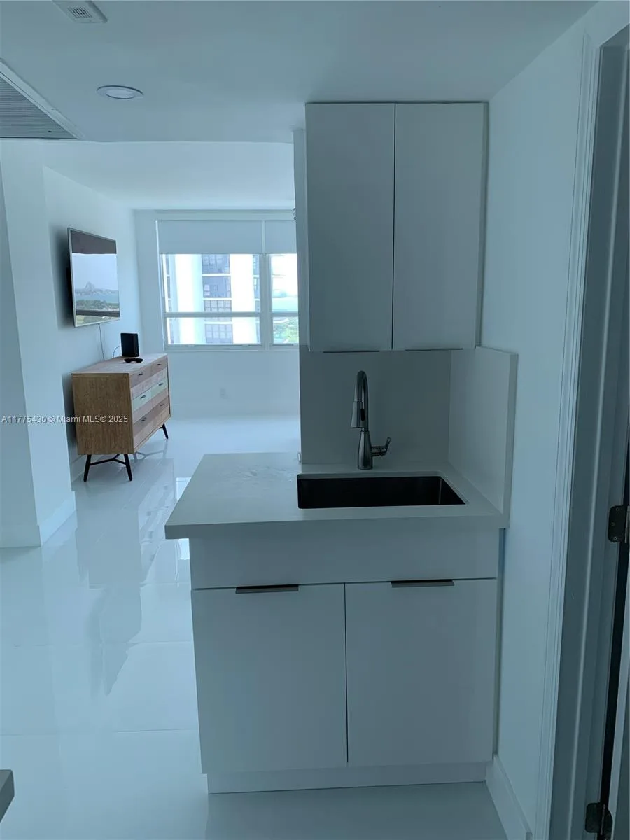5445 Collins Ave # 1520, Miami Beach, FL 33140 photo 13