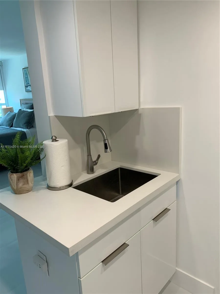 5445 Collins Ave # 1520, Miami Beach, FL 33140 photo 8