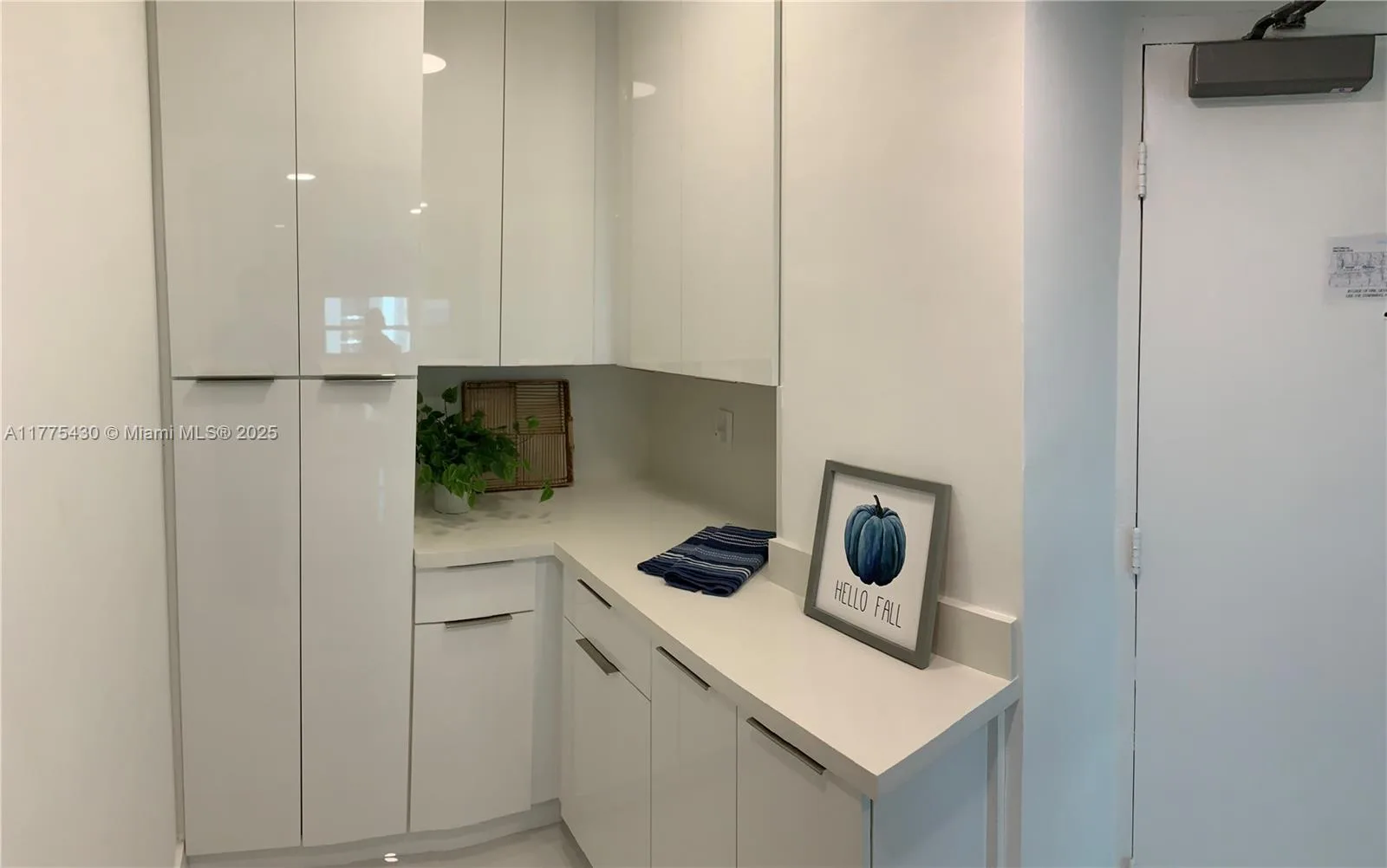 5445 Collins Ave # 1520, Miami Beach, FL 33140 photo 9